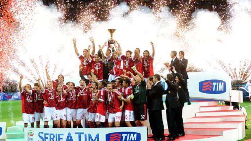 AC Milan vô địch Serie A sau hơn 11 năm chờ đợi