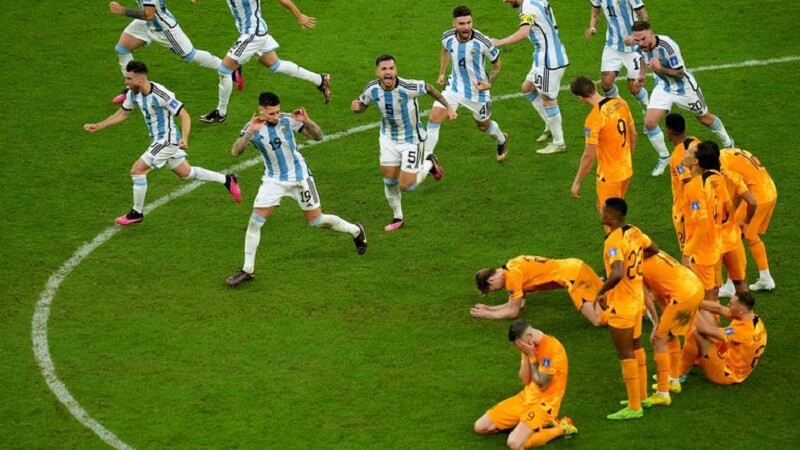 argentina ăn mừng trước cầu thủ hà lan